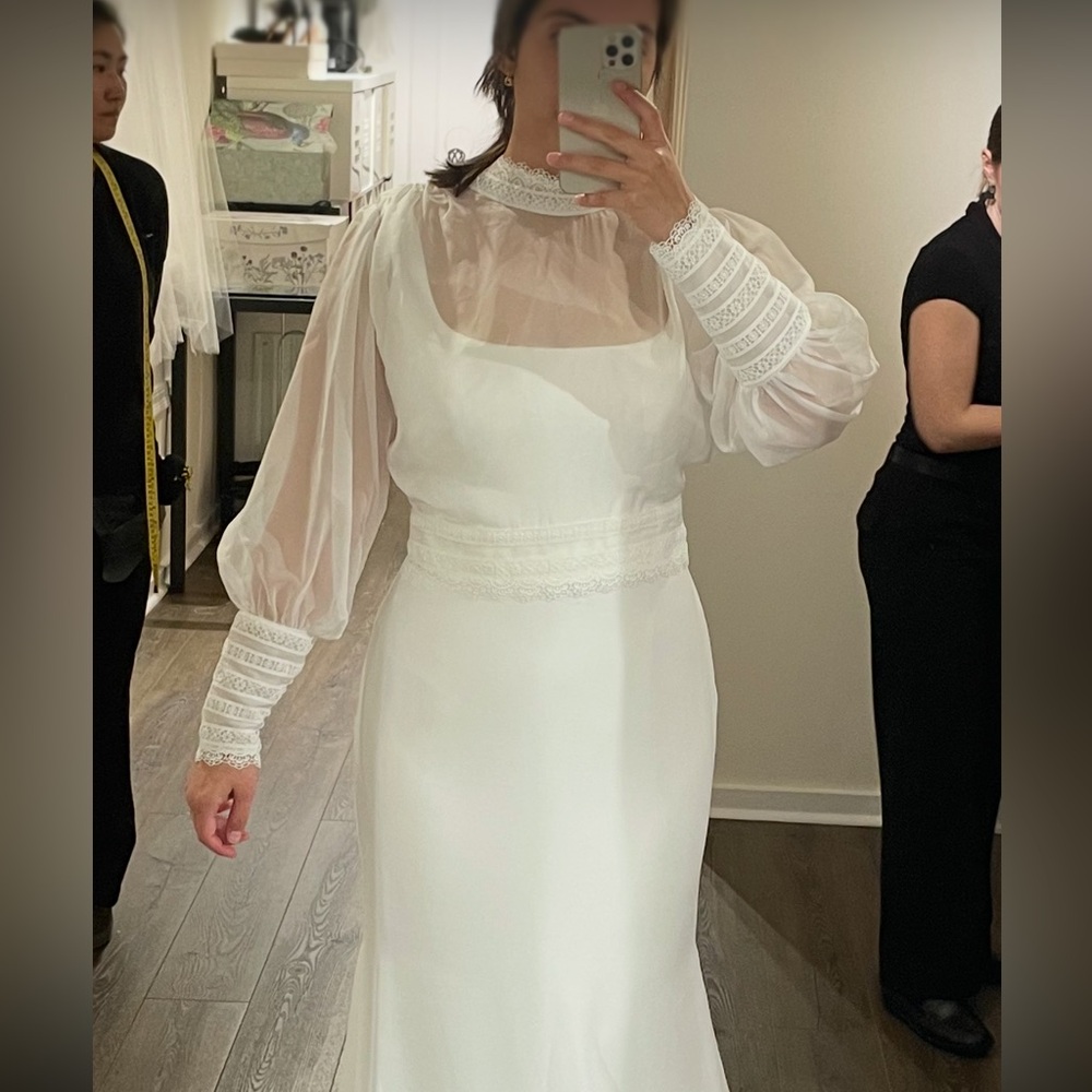 Spanish lace bridal topper size M from designer Silvia Fernandez.